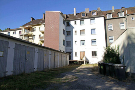 Bochum <br />
Dorstener Str. 341 <br />
7 Wohneinheiten und 2 Gewerbe und 6 Garagen