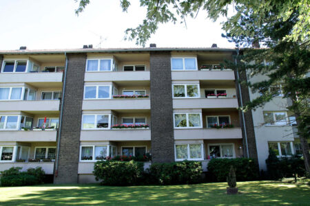 Mülheim/Ruhr <br />
Scharpenberg 72<br />
7 Wohneinheiten und 15 Garagen