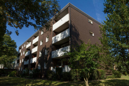 Duisburg <br />
Römerstrasse 3/5, <br />Nüssmannsweg 6/8<br />
28 Wohneinheiten und 16 Garagen